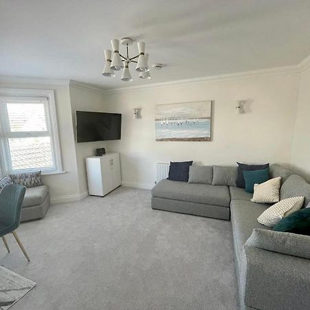 Exquisite Apartment, Stone Throw From The Beach Bournemouth Kültér fotó