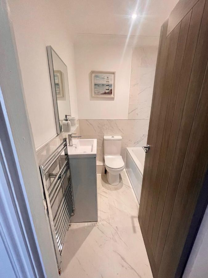 Exquisite Apartment, Stone Throw From The Beach Bournemouth Kültér fotó