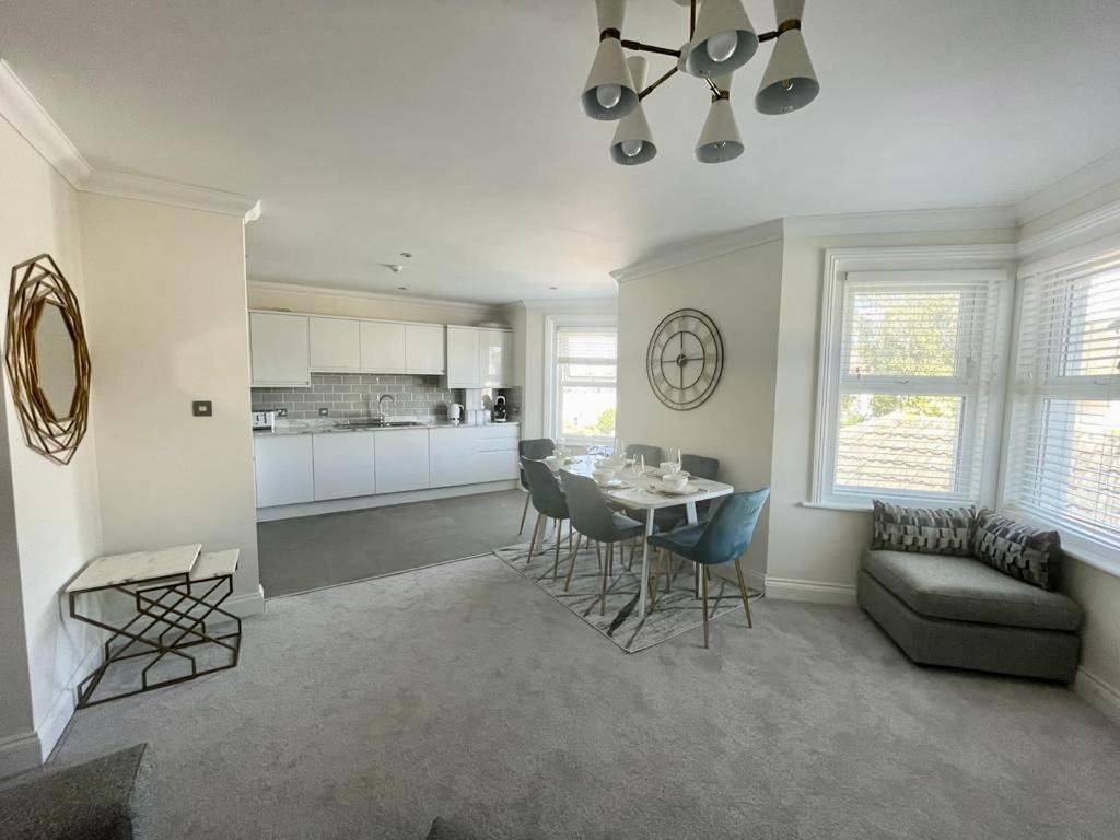 Exquisite Apartment, Stone Throw From The Beach Bournemouth Kültér fotó