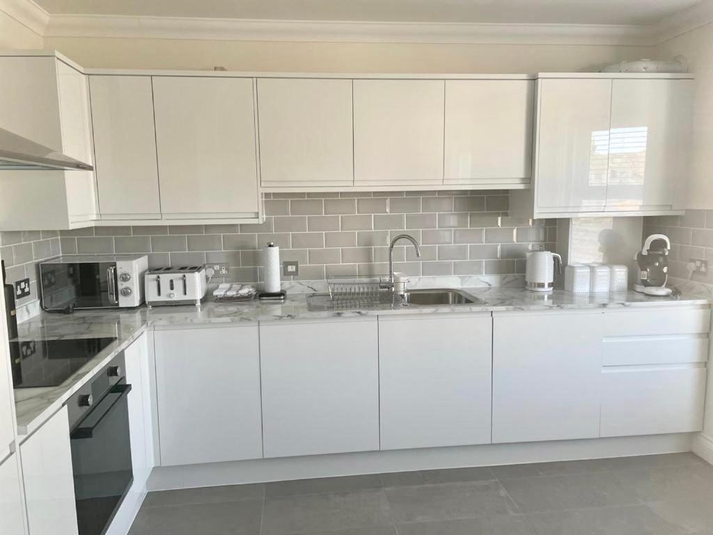 Exquisite Apartment, Stone Throw From The Beach Bournemouth Kültér fotó