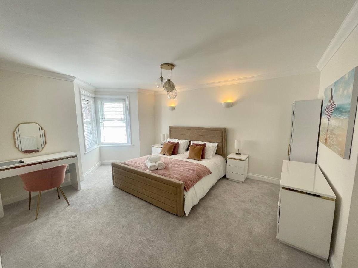 Exquisite Apartment, Stone Throw From The Beach Bournemouth Kültér fotó