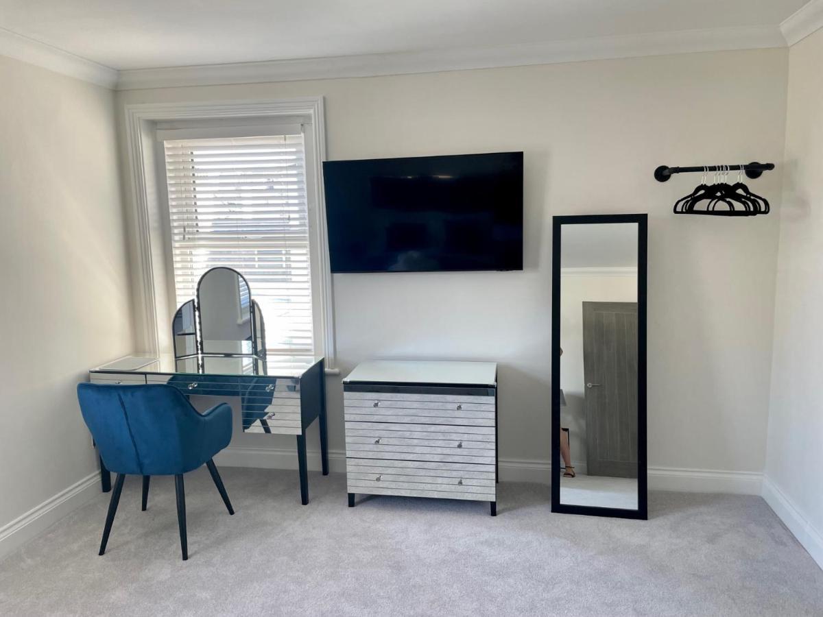 Exquisite Apartment, Stone Throw From The Beach Bournemouth Kültér fotó