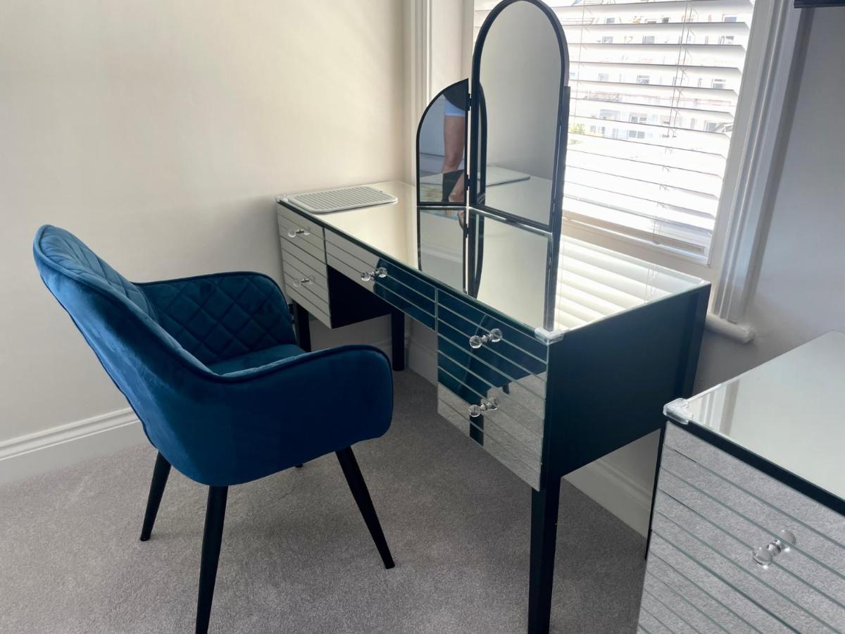 Exquisite Apartment, Stone Throw From The Beach Bournemouth Kültér fotó