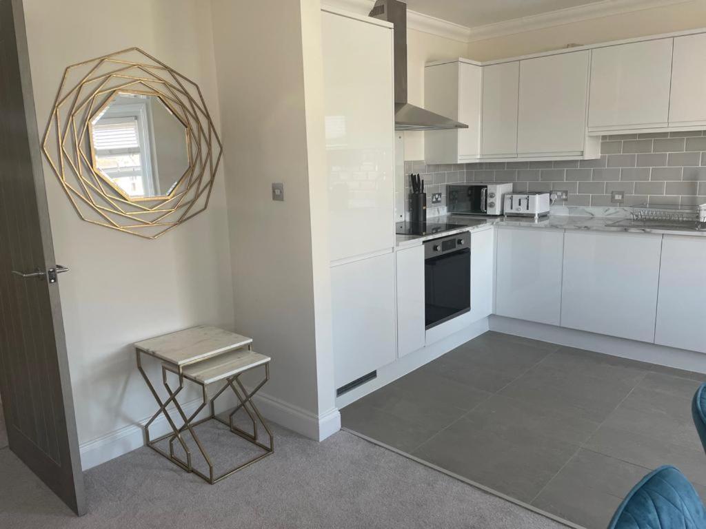 Exquisite Apartment, Stone Throw From The Beach Bournemouth Kültér fotó