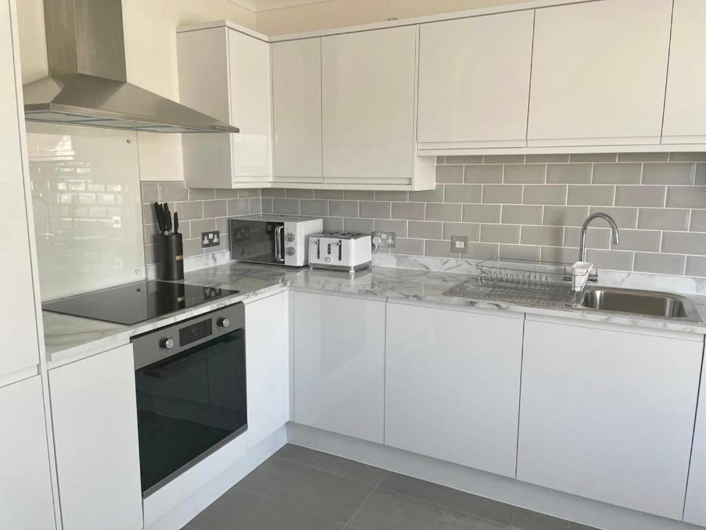Exquisite Apartment, Stone Throw From The Beach Bournemouth Kültér fotó