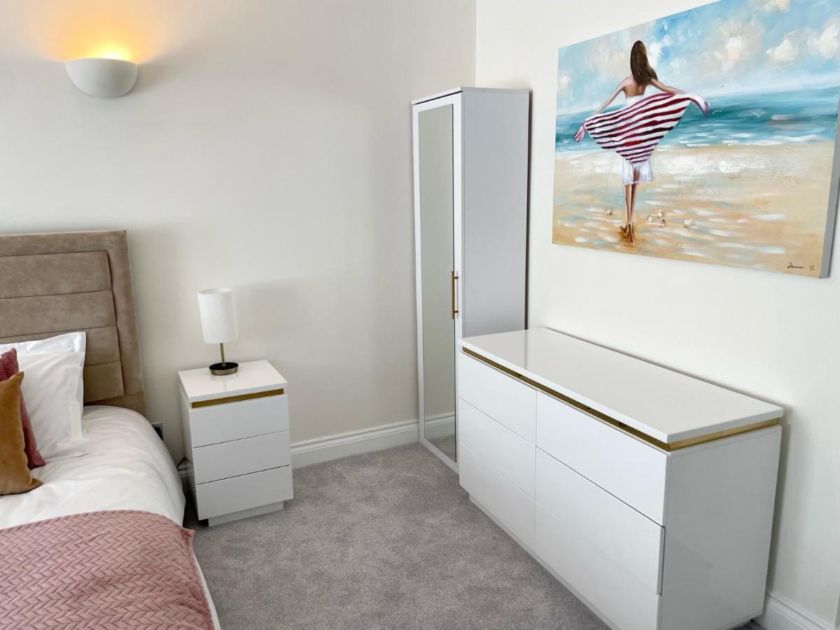 Exquisite Apartment, Stone Throw From The Beach Bournemouth Kültér fotó