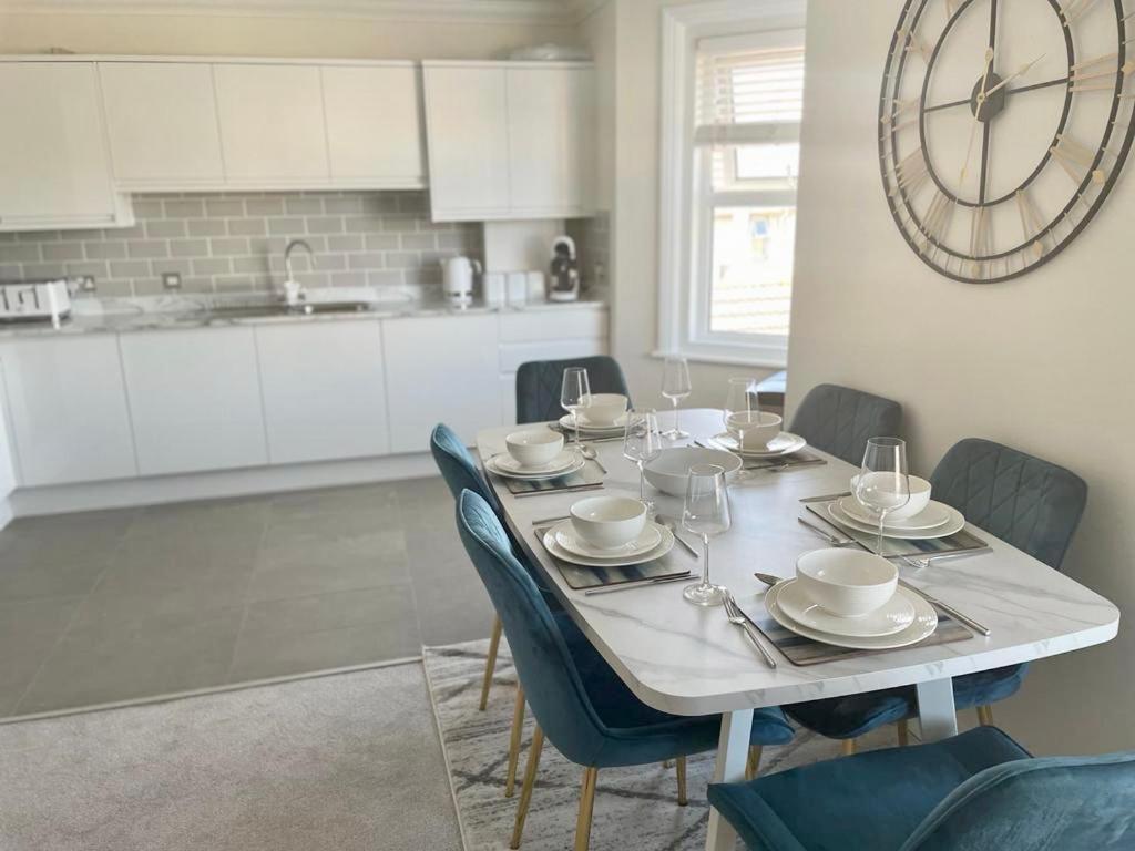 Exquisite Apartment, Stone Throw From The Beach Bournemouth Kültér fotó