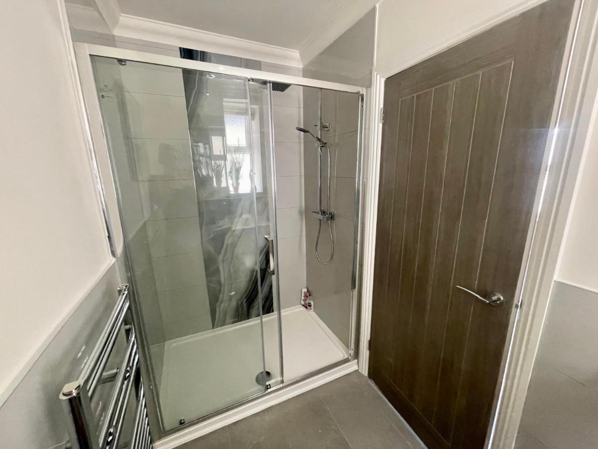 Exquisite Apartment, Stone Throw From The Beach Bournemouth Kültér fotó